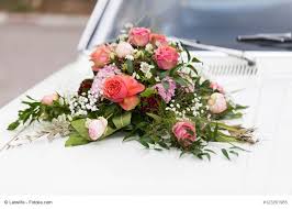 Nachdem sie auf einer unserer hauptseiten wie blumenstrauß verschicken ihre auswahl getroffen und ihr wunschlieferdatum gewählt haben, werden unsere blumen und pflanzen für den versand vorbereitet. Autoschmuck Fur Die Hochzeit Selbst Basteln
