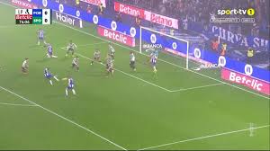Sporting pede falta, mas VAR valida estreia a marcar pelo FC Porto de Seko Fofana. Ora veja