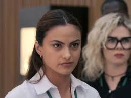 Upgraded: Ana's Outfit Fail On Her Big Day (UK)