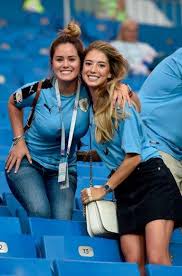 Edinson cavani has apologised for an instagram post that could yet lead to the manchester united striker being banned for three matches by the football association. Meet Edinson Cavani S Beautiful Girlfriend Jocelyn Burgardt