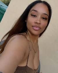 Jillian Mathews's Instagram, Twitter & Facebook