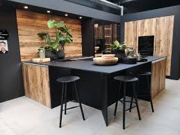Epingle Par Soso31 Sur Cuisine En 2020 Amenagement Cuisine Ouverte Cuisines Design Cuisine Noire Et Bois