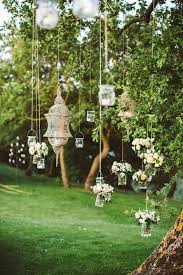 Gartenparty Deko 50 Ideen Wie Sie Ihr Fest Schoner Machen Garten Partydekorationen Gartenparty Deko Hangende Laternen