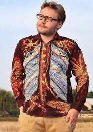 Untuk pria, model baju batik kombinasi yang paling klasik adalah dengan mengkombinasikan kemeja batik dengan dua motif berbeda. 15 Model Kemeja Untuk Pria Gemuk Bikin Nyaman Dan Percaya Diri Klubpria Com