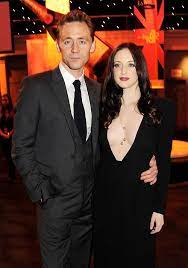 Tom hiddleston has had 5 relationships dating back to 2009. Tom Hiddleston Tom Hiddleston Girlfriend Tom Hiddleston Wife Tom Hiddleston