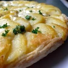 Recette De Tatin De Pommes De Terre Au Cantal Recette Recettes De Cuisine Recette De Cuisine Simple Pomme De Terre