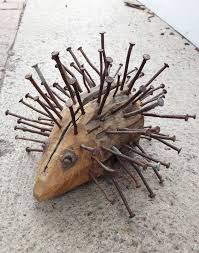 Diy Hedgehog Made Of Piece Of Wood And Rusty Nails Driftwood Art Recycled Art Art Diy