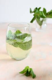 Il cocktail hugo è un aperitivo di origine tutta italiana molto consumato e richiesto. Hugo Un Giorno Senza Fretta