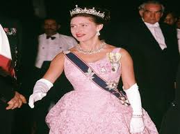 الأميرة سارة قباني الزوجة الثانية للأمير فيصل ، تزوجا عام 2010 و تطلقا في 2013. Ø§Ù„Ø­Ø¨ ÙˆØ§Ù„Ø®ÙŠØ§Ù†Ø© ÙƒØªØ§Ø¨ Ø¬Ø¯ÙŠØ¯ Ø¹Ù† Ø§Ù„Ø²ÙˆØ§Ø¬ Ø§Ù„Ø£Ø³Ø·ÙˆØ±ÙŠ Ù„Ø´Ù‚ÙŠÙ‚Ø© Ù…Ù„ÙƒØ© Ø¨ Ù…ØµØ±Ø§ÙˆÙ‰