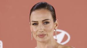 Clara Cervera, maquilladora, sobre el error que cometes al delinear tus  labios: “Por mucho que se lleve, te echa años encima”