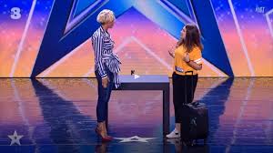 With frank matano, lodovica comello, mara maionchi, federica pellegrini. Italia S Got Talent Elettra Giovane Mentalista Sfida Federica Pellegrini