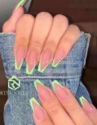 Nothing says summer like yellow. Summer Acrylic Nails
