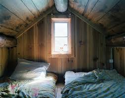 Manfaatkanlah loteng di rumah anda yang kosong dengan mengubahnya menjadi sebuah studio band sederhana. 14 Desain Kamar Dari Loteng Rumah Daripada Jadi Sarang Tikus Dan Nggak Terurus