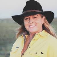 Kerri Melton's Instagram, Twitter & Facebook