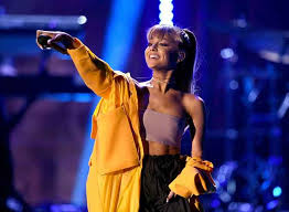 No dia seguinte, é a vez da ariana grande fazer o show. Em Portugues Ariana Grande Confirma Shows No Brasil