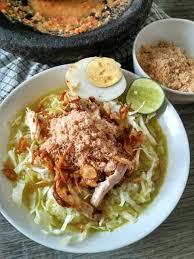 Seperti halnya soto ayam, bumbu soto banjar berupa bawang merah, bawang putih dan merica, tapi tidak memakai kunyit. Resep Soto Ayam Koya Khas Lamongan Remas Nu