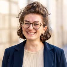 𝑉𝑒𝑟𝑠𝑖𝑜𝑛 𝑓𝑟𝑎𝑛𝑐̧𝑎𝑖𝑠𝑒 𝑝𝑙𝑢𝑠 𝑏𝑎𝑠