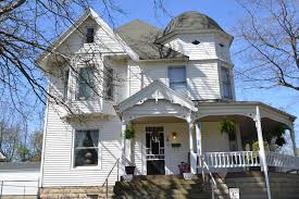 1890 Victorian Located At 305 Holt Ave Mt Sterling Ky 40353 Victorian Homes Sterling Homes Modern Log Cabins