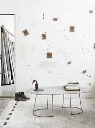 Wir verkaufen unseren couchtisch mit kleineren abnutzungen, wie auf den bilder. Couchtisch Airy Von Muuto Grau Made In Design