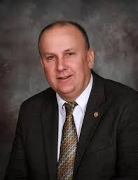 Rend Lake College President Terry Wilkerson announces retirement