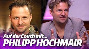 Le jeune sigmund freud se retrouve impliqué dans un complot obscur aux côtés d'une voyante en enquêtant sur des. Hauptdarsteller In Freud Auf Der Couch Mit Philipp Hochmair Netflix Youtube