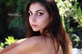 Laura Berte's Instagram, Twitter & Facebook