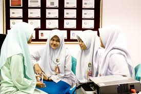 Smk dato sheikh ahmad terletak di kawasan bandar dan mempunyai bilangan guru sebanyak 71 orang dan bilangan murid sebanyak 655 orang. Petrosains Citizen Science Visit To Smk Dato Ahmad Maher Memyminephotos