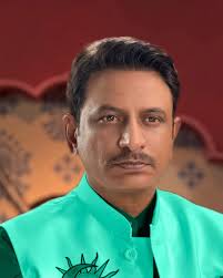 When your wardrobe is a box of crayons 🖍️ 🎨🖌️