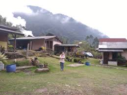 Rumah hobbit paraland resort / liburan hit ke rumah hobbit semut ireng transport : Berkunjung Ke Rumah Hobbit Ala Tanah Karo Lifestyle Blogger Medan Cerita Jalan