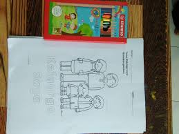 Di bawah ini ada contoh gambar keluarga untuk diwarnai, terdiri dari ibu, ayah dan anaknya. Tajuk Mewarna Gambar Keluarga Saya Taska Aulad Comel Facebook