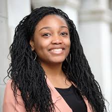 Erin Adamson's Instagram, Twitter & Facebook