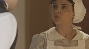 Foto: Roberto (Rômulo Estrela) pede a mão de Bianca (Flora Diegues) em  casamento, de olho na fortuna do pai da moça, na novela 'Além do Tempo'