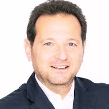 Afterwork NAV de l'APST chez Viaticus 📸 En tant que président de Viaticus,  j'ai eu le plaisir d'accueillir, avec mon associé et directeur général  Yariv Abehsera, la nouvelle édition des NAV… |