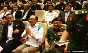 Kisah kapten john menghantui kem port dickson ini hanyalah cerita dongeng ataupun dari mulut ke mulut.jangan terlalu serius. Malaysiakini Rangkuman Prk Pd Anwar Buat Kejutan Di Kem Tentera