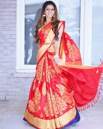 Learning how to get those neat drapes and using the saree as a dupatta with the ornate lehenga. Tia Bhuva S Can Can Saree Vibrant Personality Is Giving Us Sareestyle Inspiration Shaadiwish