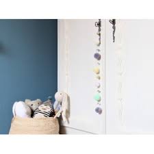 Pour les adolescents, cela est bien plus important. Des Pompons A Faire Soi Meme Une Deco Simple Et Durable Pour Bebe
