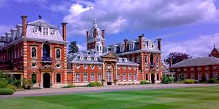 These Are The 11 Most Expensive Private Boarding Schools In The Uk Wellington College Wellington Private School