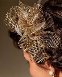 Estas tres ideas de manualidades fáciles para bodas son perfectas para espíritus creativos como el tuyo. Como Hacer Un Tocado Facil Para Bodas Hacer Un Tocado Diadema De Bricolaje Coser Diademas
