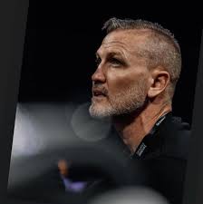 Are there experienced martial artists in the Gold Coast area interested in  sparring in a park?