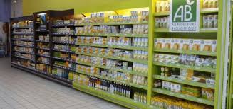 Elle achète un fromage et un savon. Ouvrir Un Magasin Bio Conseils Et Demarches De A A Z
