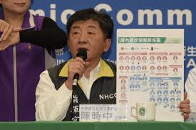 自即日起至 6 月 8 日共4週，提升疫情警戒至第二級－「出現感染源不明之本土病例」。 至於今年國中教育會考在5月15日、16日舉行，指揮中心表示已與教育部達成共識，會考不會停，但是依照以前規定不能陪考。 指揮中心提醒，以上措施將由各目的事業主管機關及地方政府加強督導與稽查. å…¨å°ç´¯è¨ˆ42ä¾‹ 3æ—¥æ–°å¢žä¸€äººç¢ºè¨ºæ¡ˆ34åŒç—…æˆ¿ä¸åŒç—…å®¤çš„é™ªç—…å®¶å±¬ ä¸Šå ± ç„¦é»ž