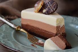 Torta mousse al cioccolato, un dolce goloso e veloce. Mousse Ai Tre Cioccolati Lucake
