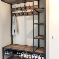 De kast kan goed gebruikt worden als halmeubel, als garderobekast voor kleine slaapkamers of hotelkamers, of als kledingkast voor naast Kapstokken Archieven Houtvision