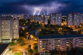Centrum zarządzania kryzysowego ostrzega przed burzą z gradem, która ma nadciągnąć nad poznań około godziny 15. Burza W Poznaniu Lub Okolicy Sprawdz Ostrzezenia O Burzach W Wielkopolsce Poznan Super Express