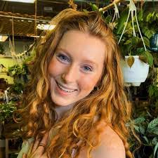 Carolyn Wedel's Instagram, Twitter & Facebook