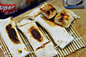 Bungkus ikan tadi dengan daun pisang dan bakar hingga masak. Tanpa Daun Pisang Boleh Ke Nak Buat Kuih Pulut Panggang Maha Mahu Makan