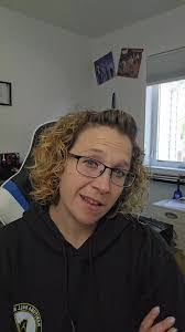 Amanda Vandenberg's Instagram, Twitter & Facebook