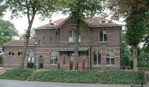 Het station is een van de twee kruisingsmogelijkheden op het. Vereniging Oud Lunteren Tegen Onderstation Bij Station Edestad