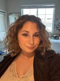 Junior student seeks housing and roommates