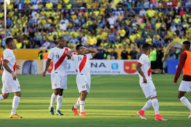 Las veces que ricardo gareca lo utilizó en amistosos, lo puso de volante creativo, lejos del área, o de centrodelantero, sin espacios para encarar, conduciéndolo al fracaso irremediable. Peru Vs Ecuador Resumen Del Partido Y Fotos De La Victoria Peruana Tras Derrotar A Los Nortenos En El Estadio Olimpico Atahualpa Deporte Total El Comercio Peru